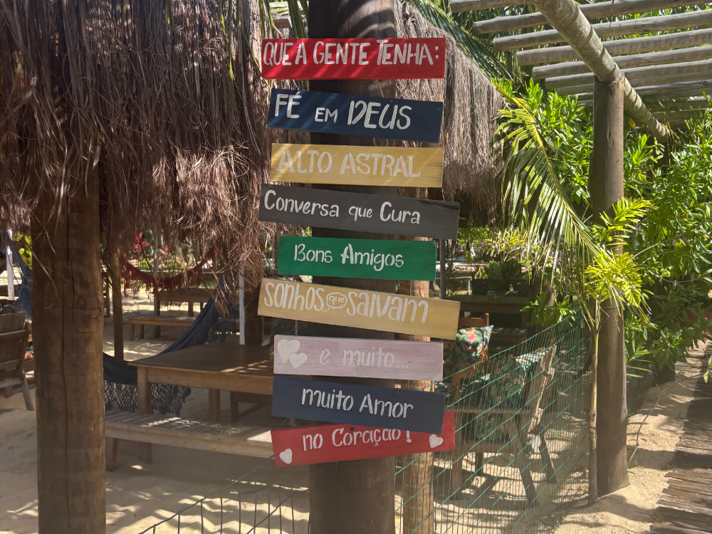 Placa com frases positivas